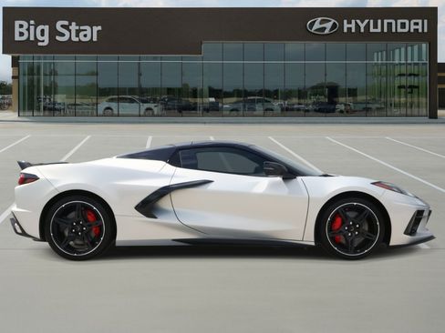 Used 2021 Chevrolet Corvette Stingray Convertible w/ Z51 Performance Package image 5