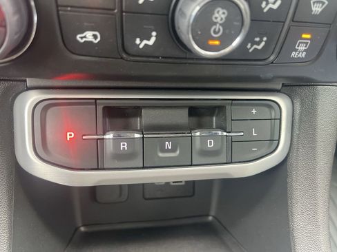 Used 2023 GMC Acadia SLE w/ Driver Convenience Package image 33