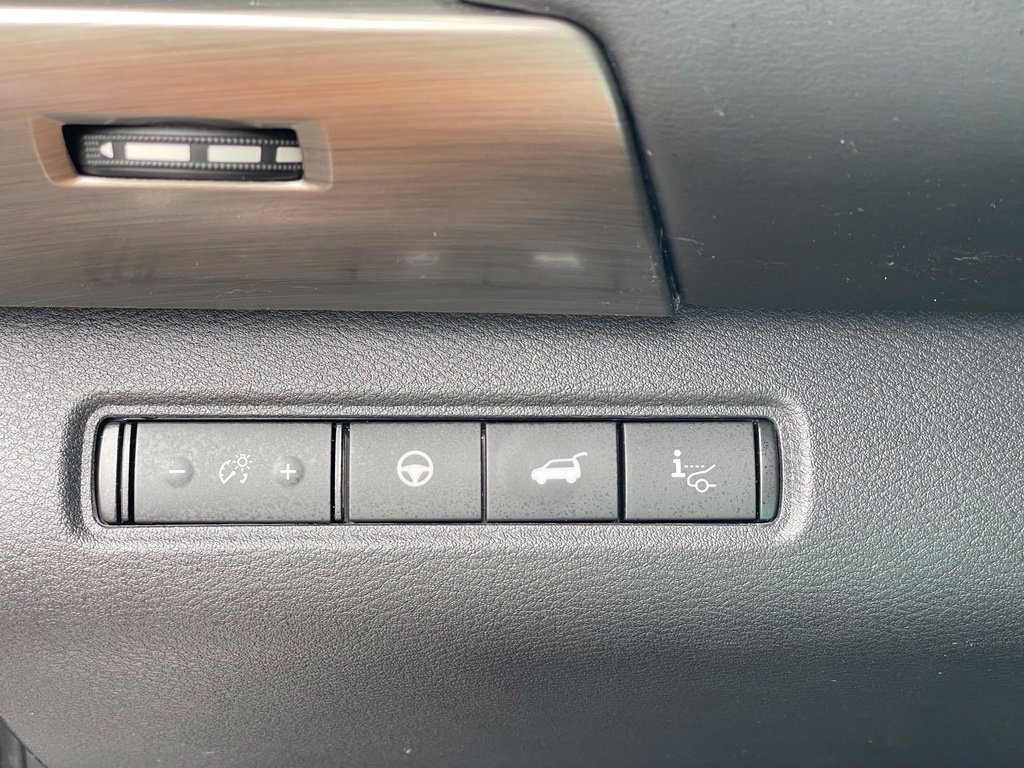 Certified 2024 Nissan Pathfinder Platinum w/ Cargo Package AWD/4WD image 14