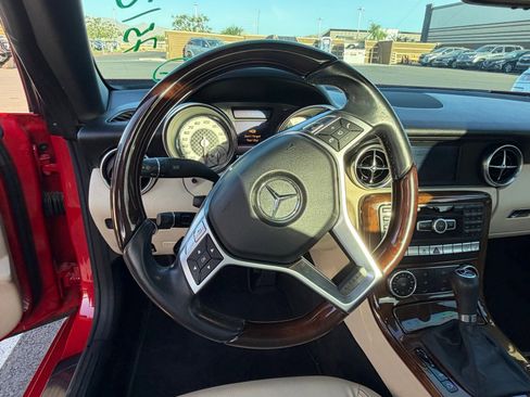 Used 2014 Mercedes-Benz SLK 250 image 11