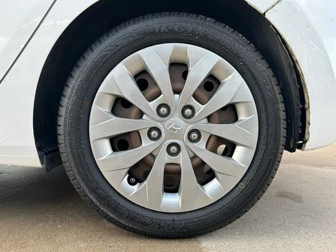 Used 2017 Hyundai Elantra GT FWD image 26