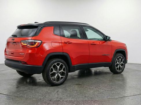 Used 2025 Jeep Compass Limited image 9