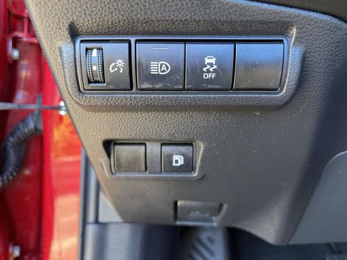 Used 2023 Toyota Corolla Cross AWD Hybrid image 17