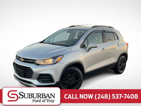 Used 2017 Chevrolet Trax LT w/ LT Convenience Package image 1