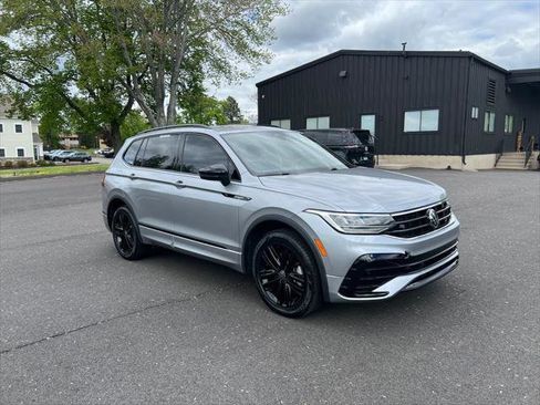 Certified 2022 Volkswagen Tiguan SE R-Line AWD/4WD image 7
