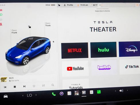 Used 2023 Tesla Model Y AWD image 25