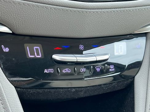 Used 2018 Cadillac XT5 Luxury w/ Driver Awareness Package AWD/4WD image 29
