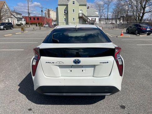Used 2018 Toyota Prius Three image 6