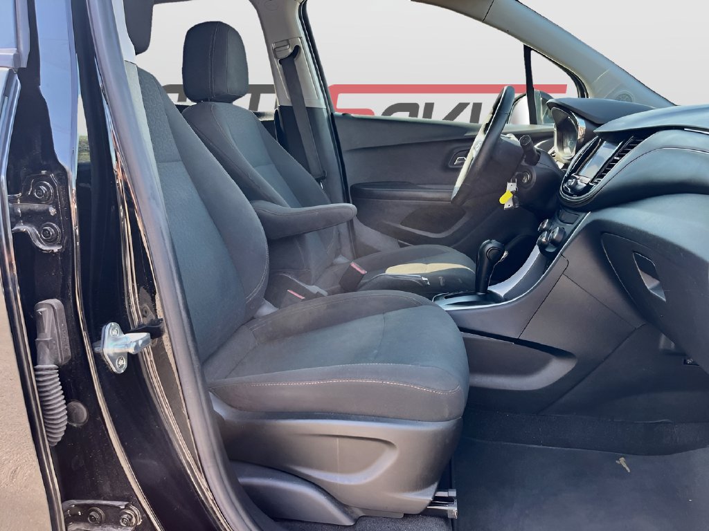 Used 2022 Chevrolet Trax LS w/ Tint and Cruise Package FWD image 25