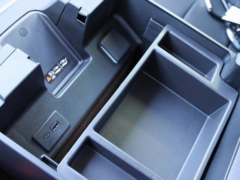 New 2026 GMC Sierra 3500 SLT w/ SLT Convenience Package image 17