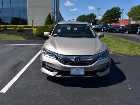 Certified 2017 Honda Accord EX image 6