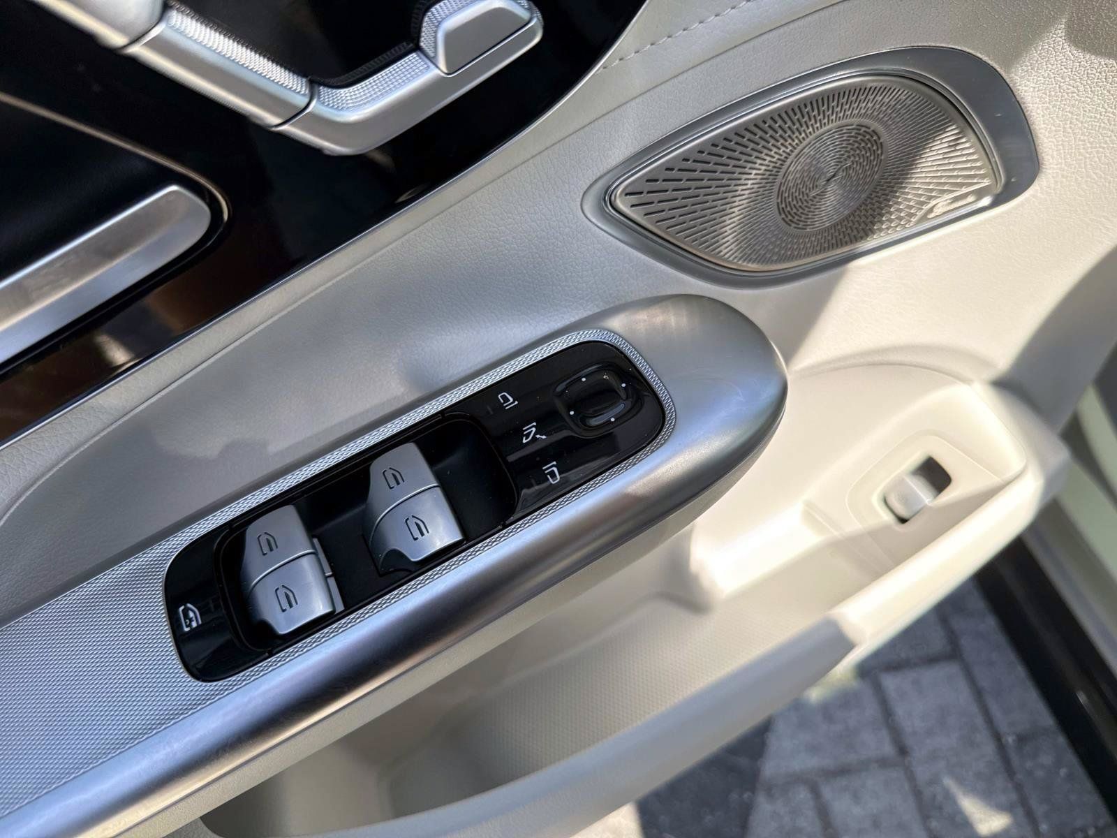 Used 2023 Mercedes-Benz EQE 500 4MATIC Sedan image 18