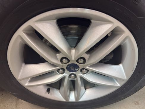 Used 2017 Ford Edge SEL w/ Equipment Group 201A image 34