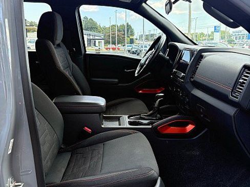 Used 2022 Nissan Frontier Pro-X w/ Technology Package RWD image 9