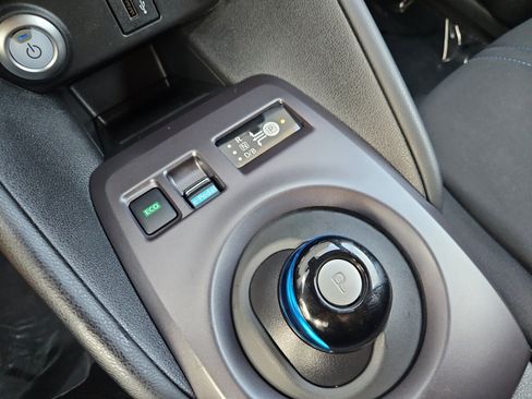 Used 2025 Nissan Leaf S FWD image 19