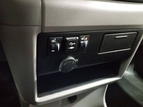 Used 2020 Toyota Sienna XLE image 9