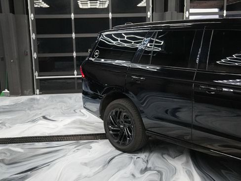 Used 2025 Lincoln Navigator Reserve AWD/4WD image 5