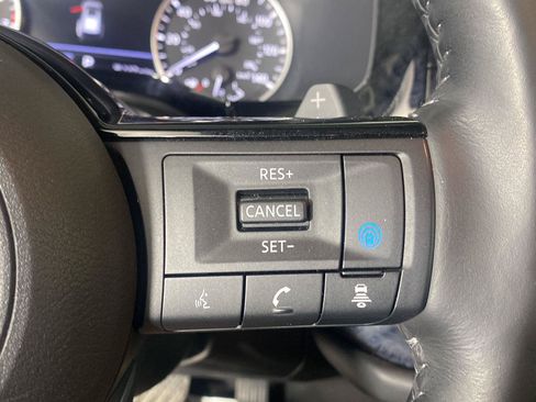 Used 2023 Nissan Pathfinder SL AWD/4WD image 11
