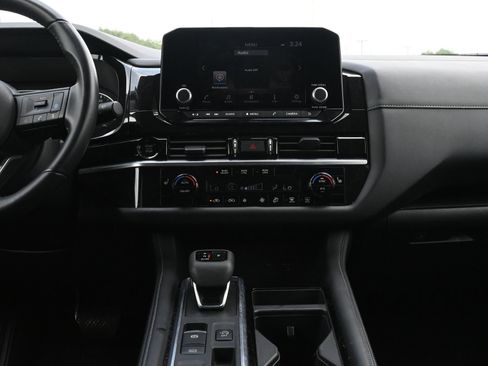 Used 2025 Nissan Pathfinder SV FWD image 12