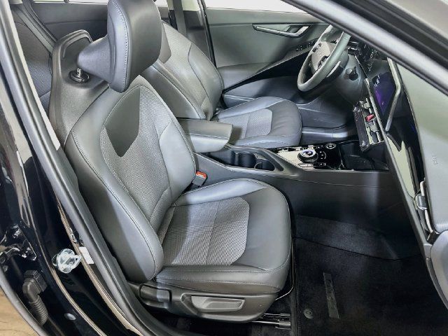 Used 2023 Kia Niro EX w/ EX Cold Weather Package FWD image 11