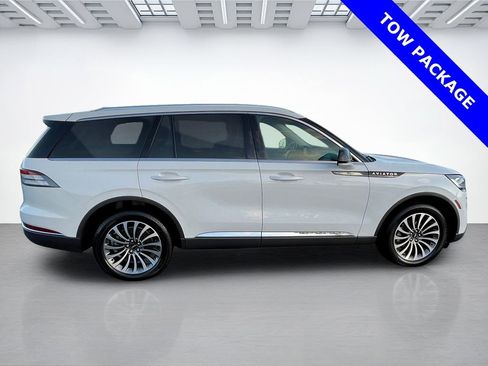 Used 2022 Lincoln Aviator AWD w/ Premium Package image 2