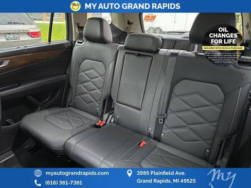 Used 2025 Volkswagen Atlas SE AWD/4WD image 37