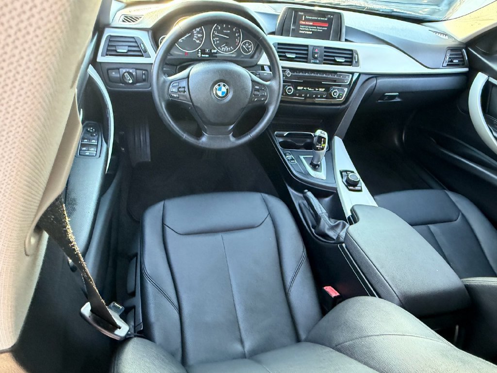 Used 2018 BMW 320i Sedan RWD image 13