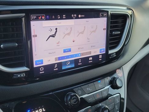 Used 2024 Chrysler Pacifica Touring-L FWD image 31