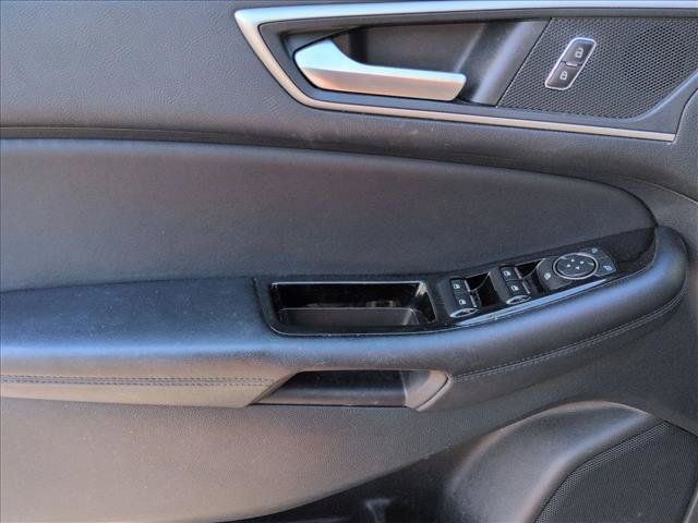 Used 2018 Ford Edge SEL FWD image 12