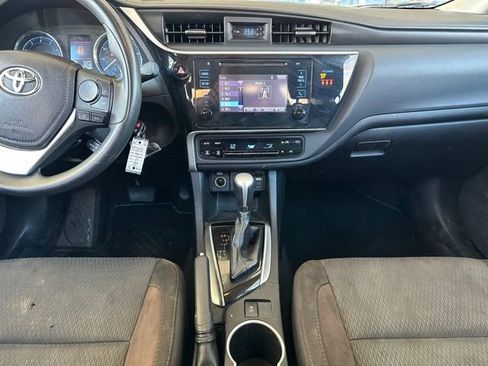 Used 2018 Toyota Corolla LE image 14