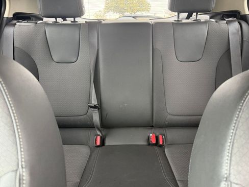 Used 2025 Buick Encore GX Preferred image 38