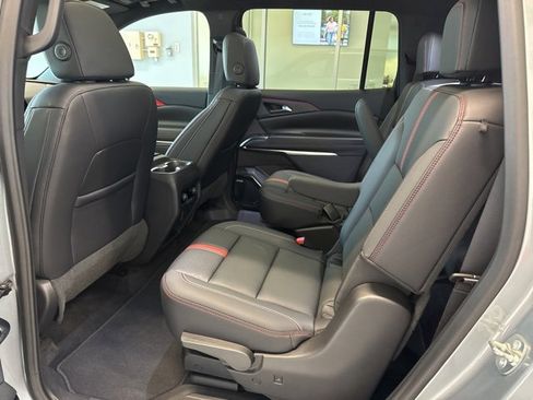 Used 2024 Chevrolet Traverse RS image 19