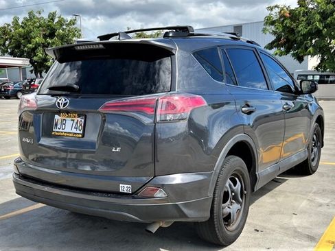 Used 2017 Toyota RAV4 LE FWD image 9