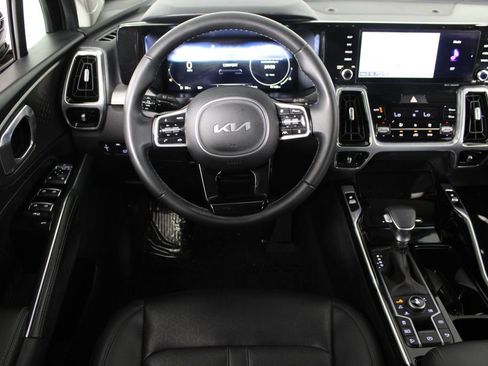Used 2023 Kia Sorento SX AWD/4WD image 7