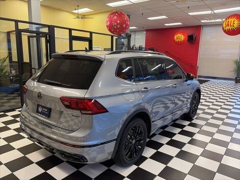Certified 2022 Volkswagen Tiguan SE R-Line image 15