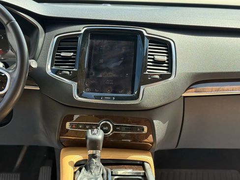 Used 2016 Volvo XC90 T6 Momentum w/ Momentum Plus Package image 29