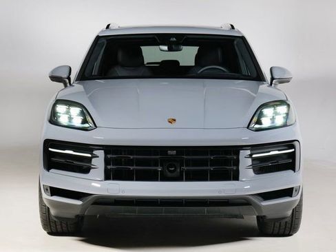 Certified 2025 Porsche Cayenne image 6