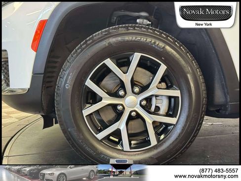 Used 2023 Jeep Grand Cherokee L Limited AWD/4WD image 9