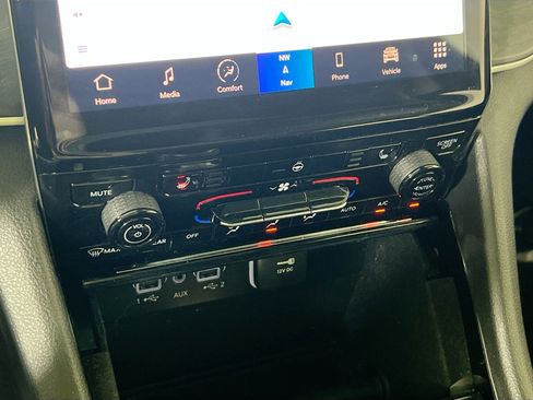 Used 2022 Jeep Grand Cherokee Limited image 16