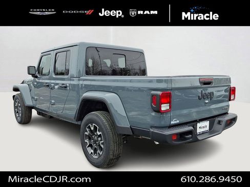 New 2026 Jeep Gladiator Sahara image 5
