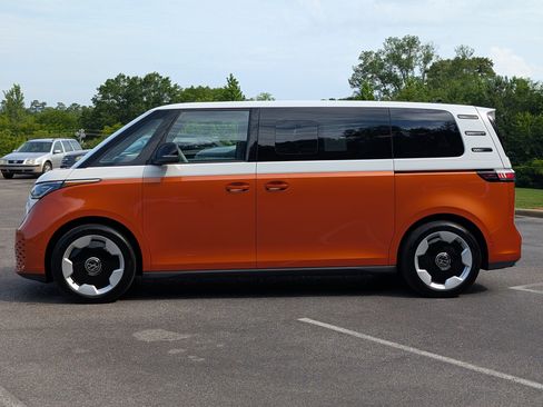 Used 2025 Volkswagen ID. Buzz Pro S Plus RWD image 6