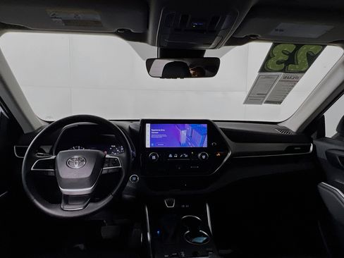 Used 2023 Toyota Highlander XLE FWD image 30