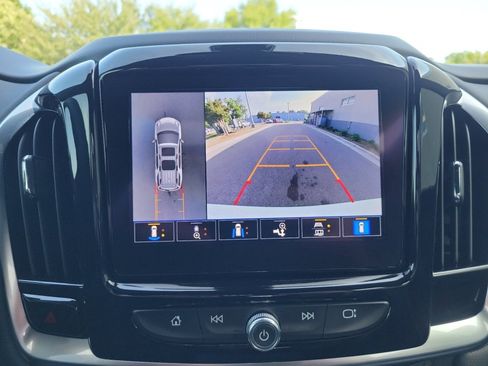 Used 2023 Chevrolet Traverse Premier FWD image 23