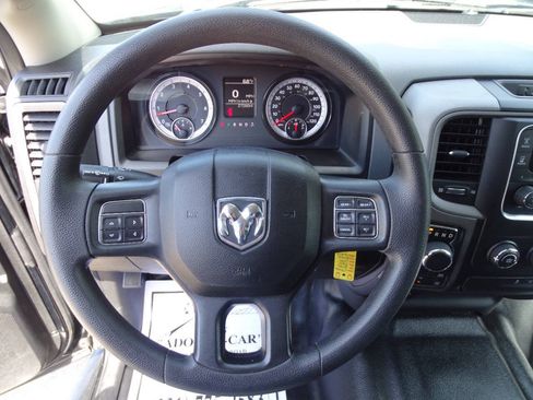 Used 2020 RAM 1500 4x4 Crew Cab Classic Tradesman w/ Chrome Appearance Package image 13