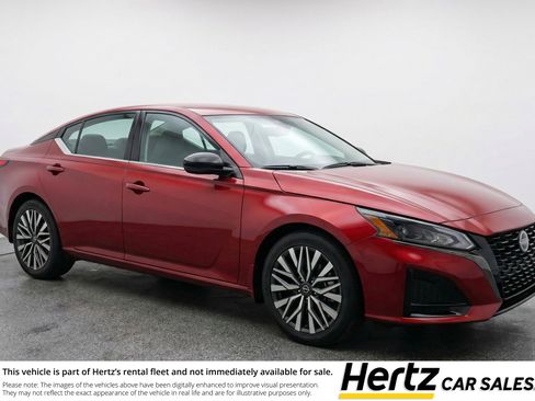 Used 2025 Nissan Altima 2.5 SV image 1