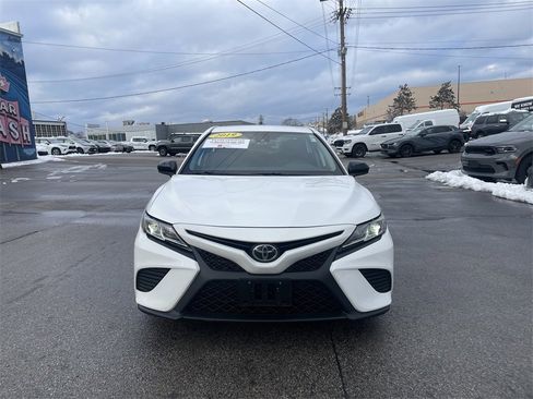 Used 2019 Toyota Camry SE image 5