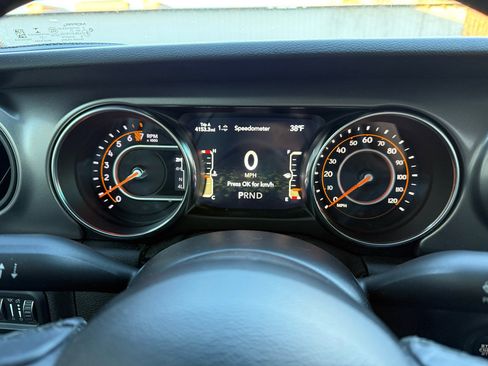 Used 2021 Jeep Gladiator Sport image 31