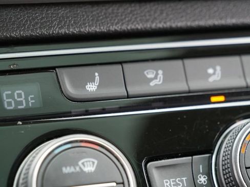 Certified 2023 Volkswagen Atlas SEL AWD/4WD image 32