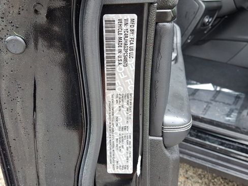 Certified 2023 Jeep Grand Cherokee Laredo AWD/4WD image 28