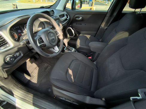 Used 2019 Jeep Renegade Latitude w/ Popular Equipment Group image 11